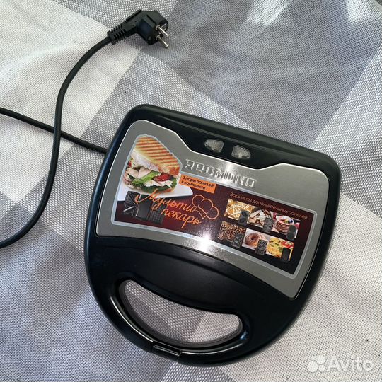 Вафельница Мультипекарь Redmond