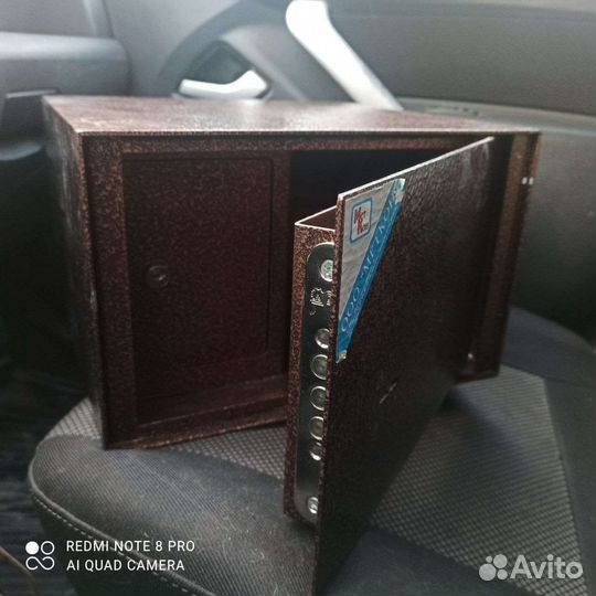 Сейф металлический