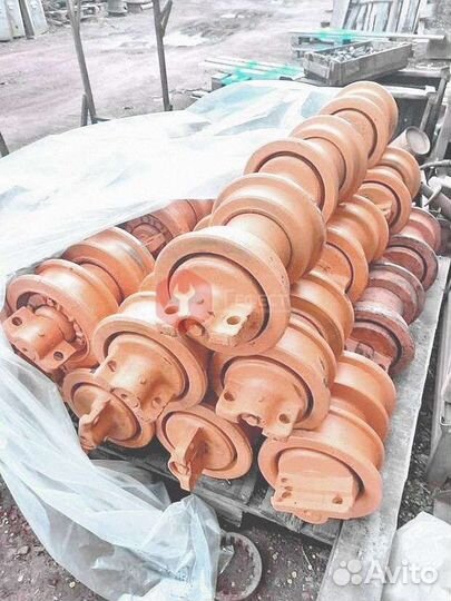 Каток поддерживающий Hitachi R906NLC 9231273