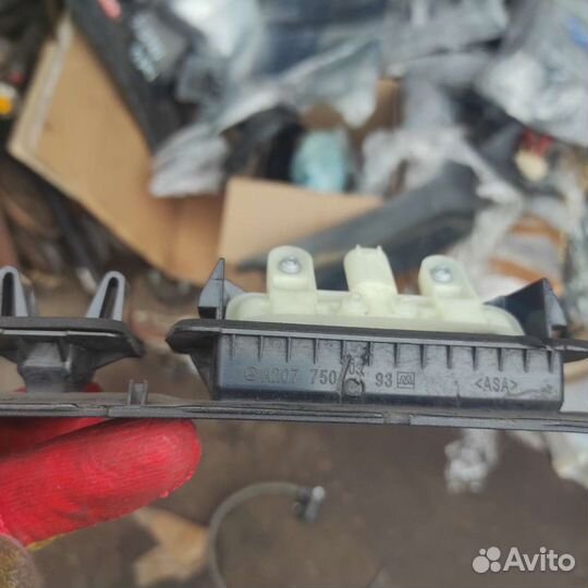 Кнопка крышки багажника Mercedes-Benz E-Class W207