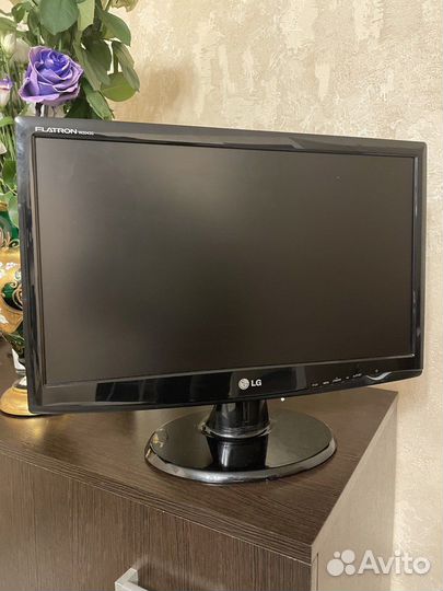 Монитор LG flatron W2043S 20