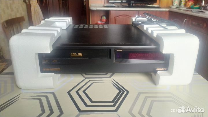 Видеомагнитофон daytron DVR-4153D