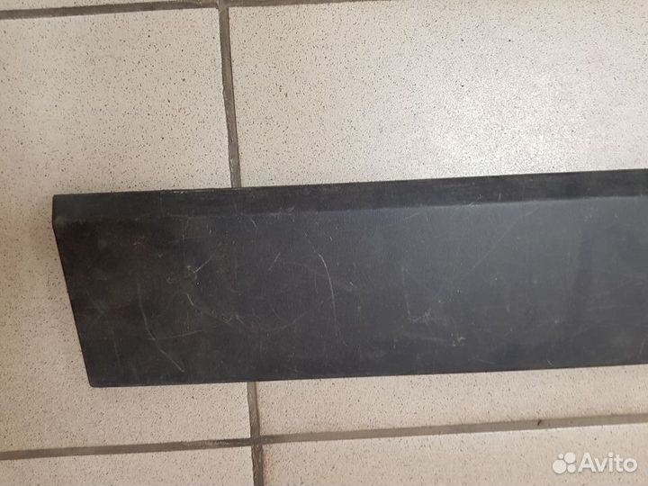 Молдинг двери багажника на Ленд Ровер Дискавери 3