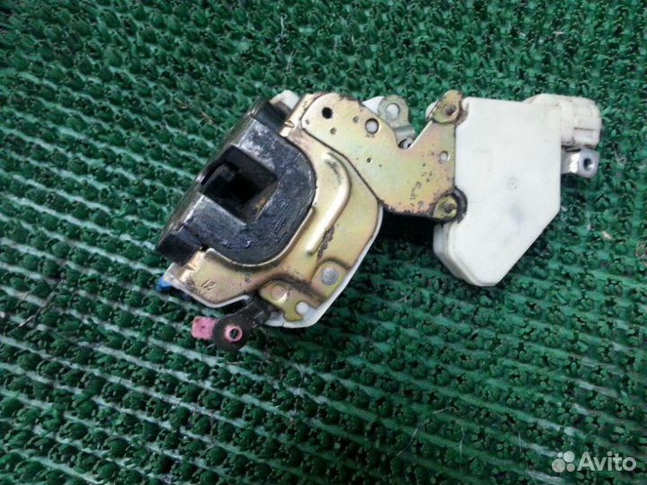 Замок двери задний правый Nissan Almera N15 GA16DE