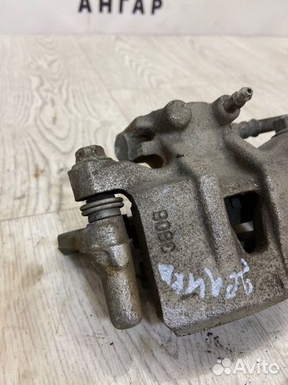 Суппорт задний правый Mitsubishi Outlander CW5W