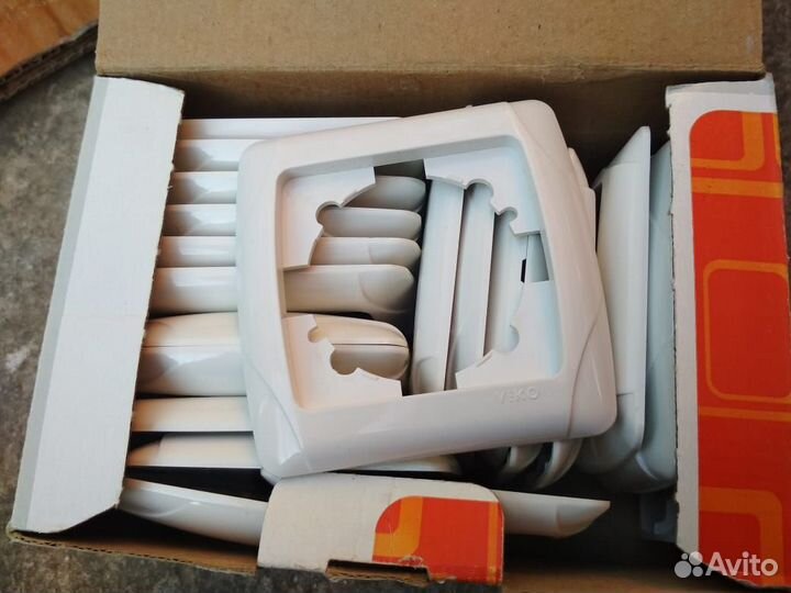 Продам рамки от розеток Viko