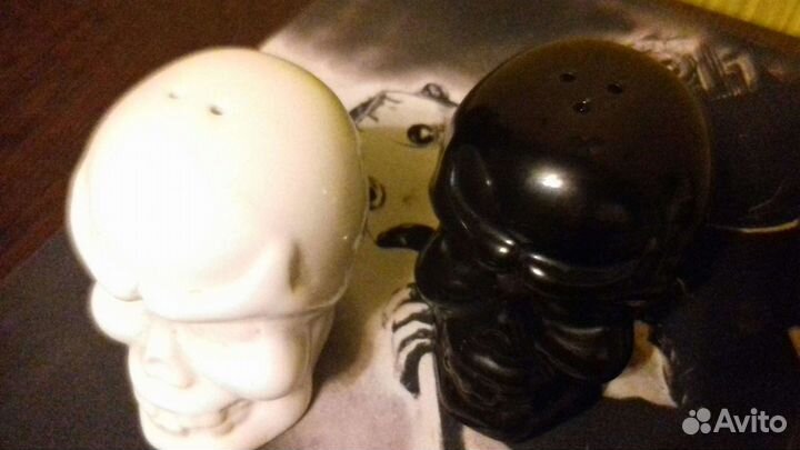 Набор солонка и перечница Черепа