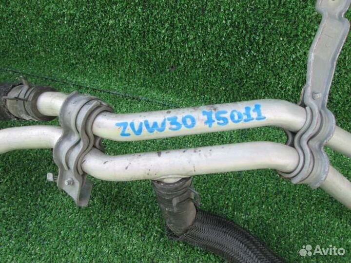 Патрубок системы охлаждения Toyota Prius ZVW30