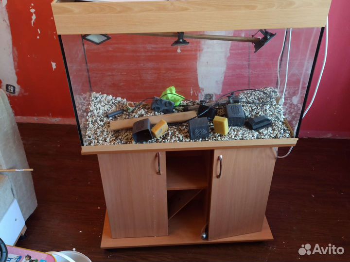 Аквариум на тумбе