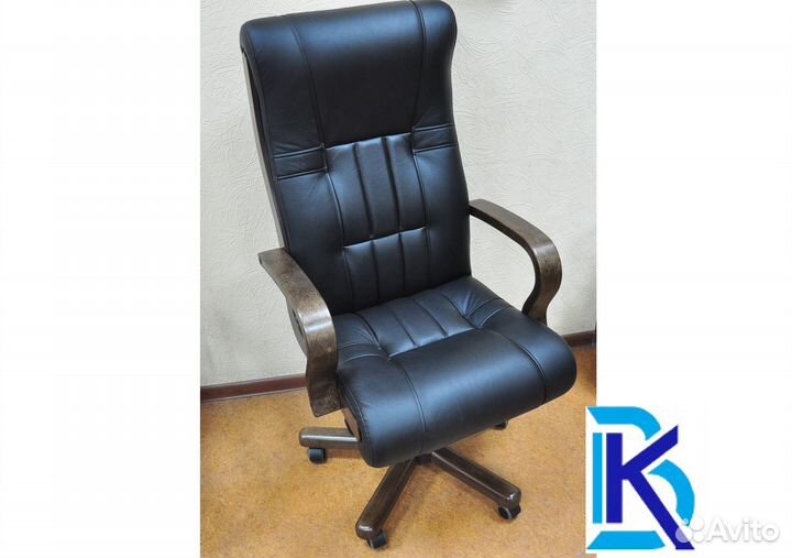 Офисное кресло 