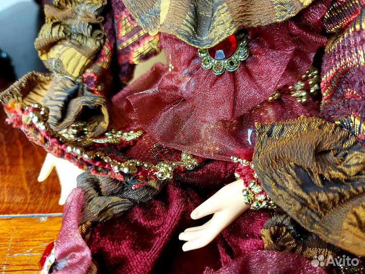 Арлекин кукла фарфоровая интерьерная