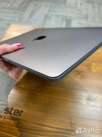 Apple MacBook 13-inch 2019 touch bar 8/128