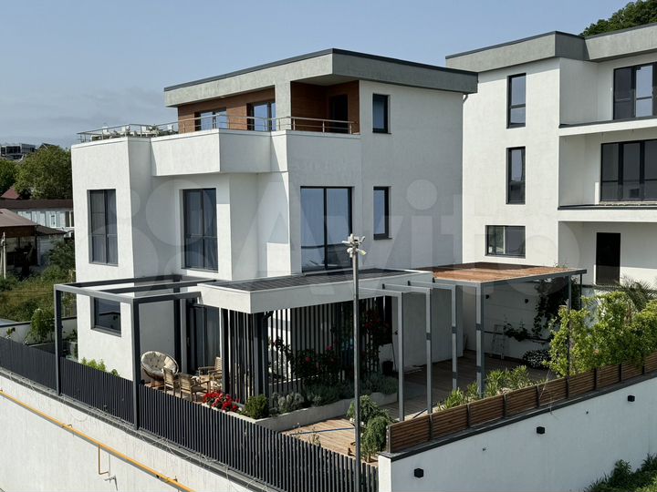 Коттедж 240 м² на участке 4 сот.