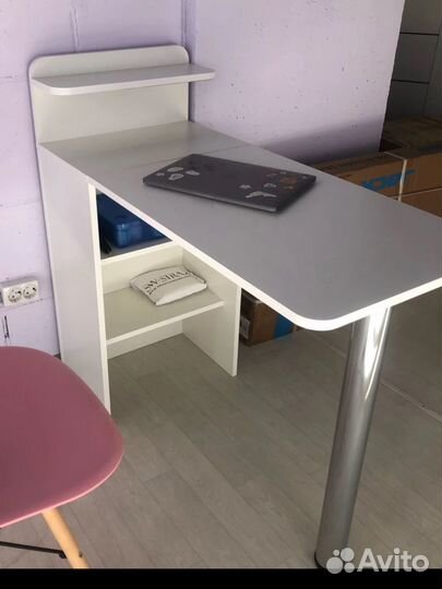 Стол для маникюра новый