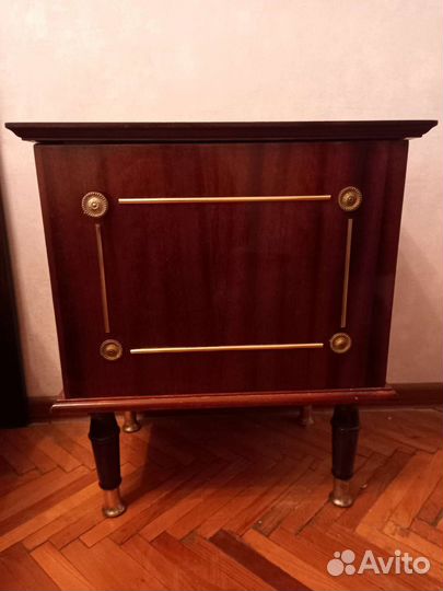 Тумба прикроватная