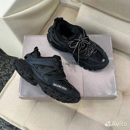 Balenciaga track 1