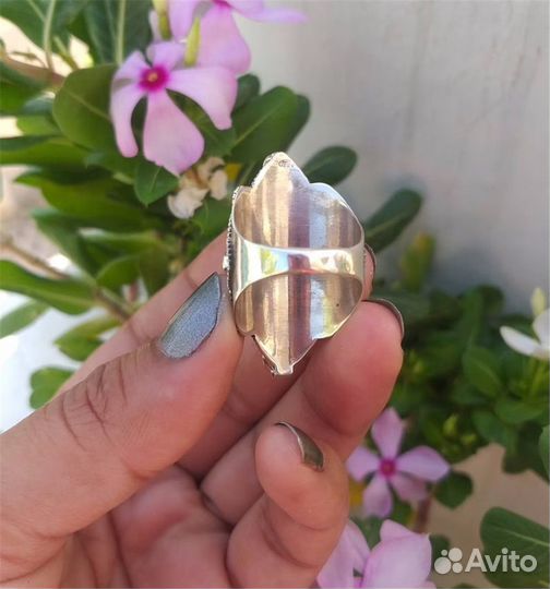 Кольцо перстень с красными цирконами
