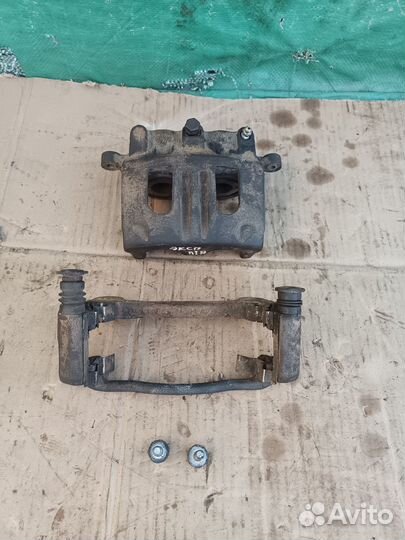 Суппорт передний правый Ford Explorer 2001-2006 г