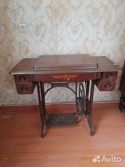 Швейная машина антикварная