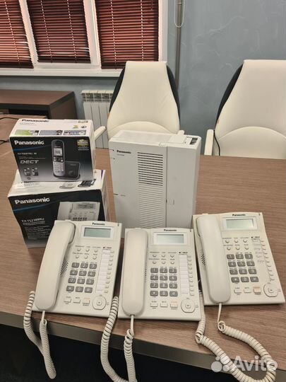 Мини-атс Panasonic KX-HTS824RU + 5 телефонов