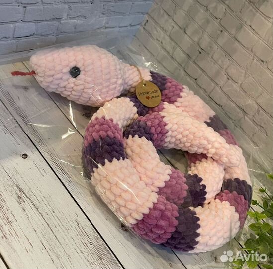 Игрушка вязаная плюшевая змейка