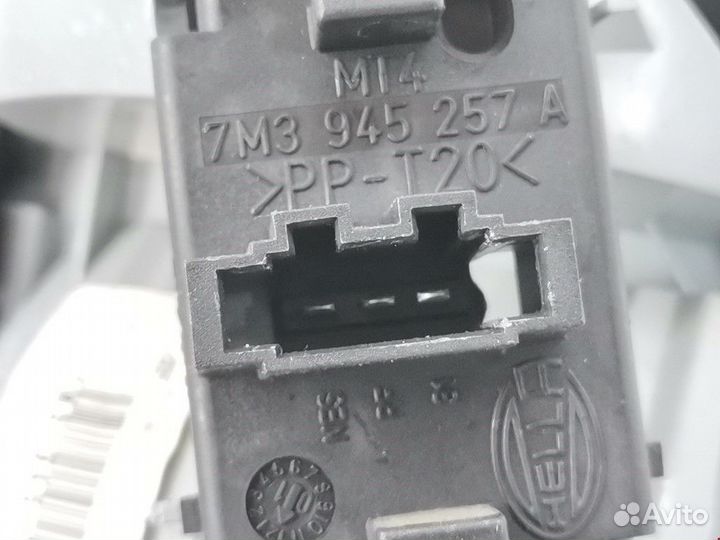 Фонарь крышки багажника правый Ford Galaxy рест