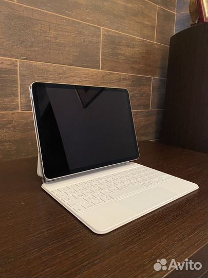 iPad air (5-го поколения) + Magic Keyboard