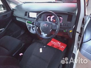 Toyota Isis 1.8 CVT, 2015, 70 000 км