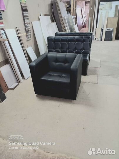 Офисное кожаное кресло