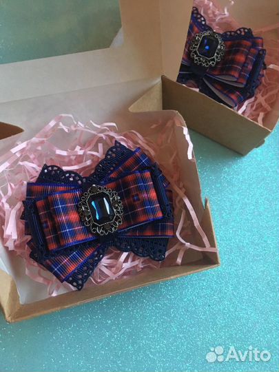 Броши школьные