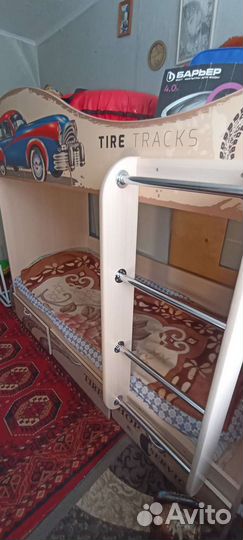 Двухъярусная кровать