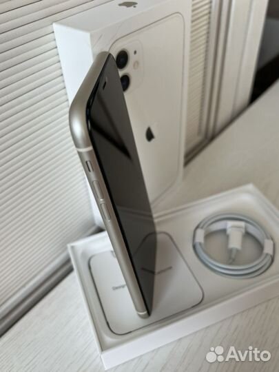 Телефон iPhone 11