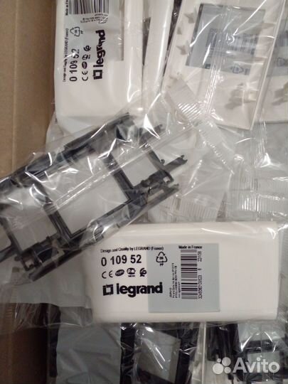 Продам Суппорт с рамкой legrand 010952 новые