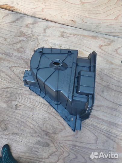 Бардачок Toyota Prius 3 ZVW30 (2009 - 2011)