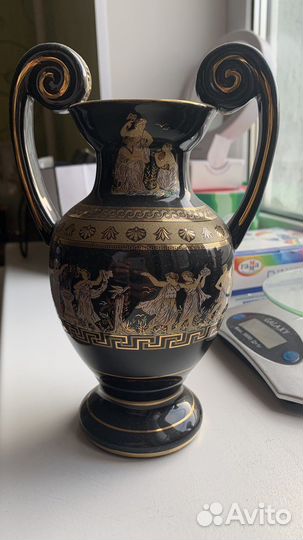 Фарфоровая ваза