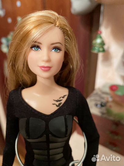 Барби Трис дивергент