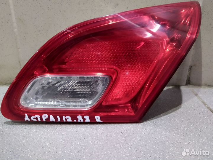Фонарь крышки багажника внутренний. Опель астра J