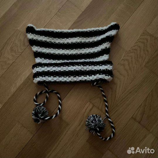 Вязанная шапка с кошачьими ушками