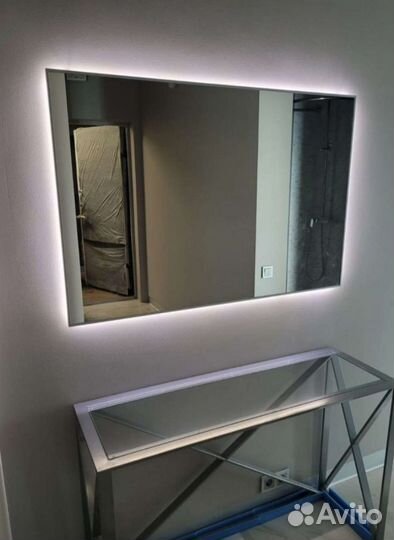 Парящее зеркало с подсветкой