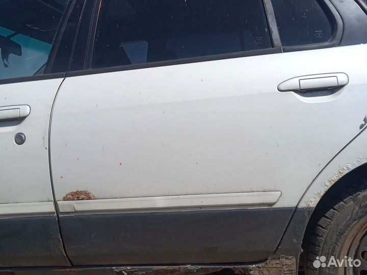 Двери Nissan Primera P11 левая правая пер зад