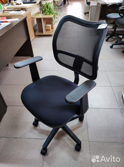 Офисное кресло