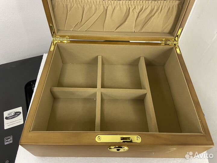 Шкатулка для украшений из дерева