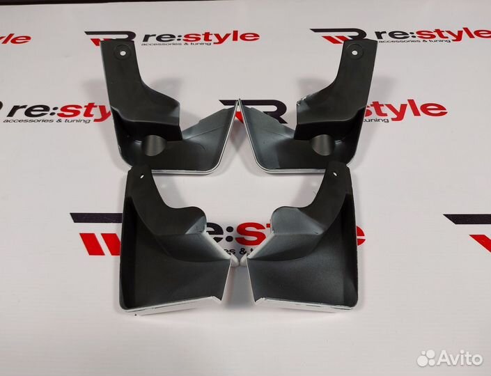 Брызговики Toyota Vitz 130 Белые