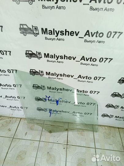 Стекло двери боковое переднее правое Peugeot 307