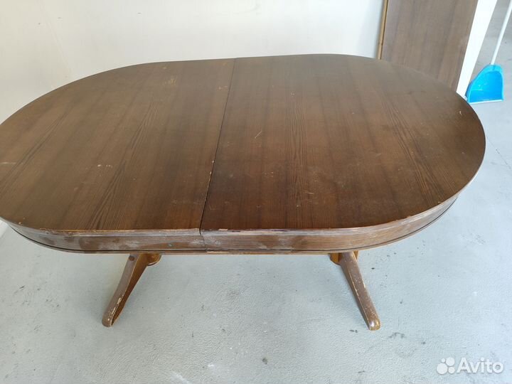 Кухонный стол и стулья