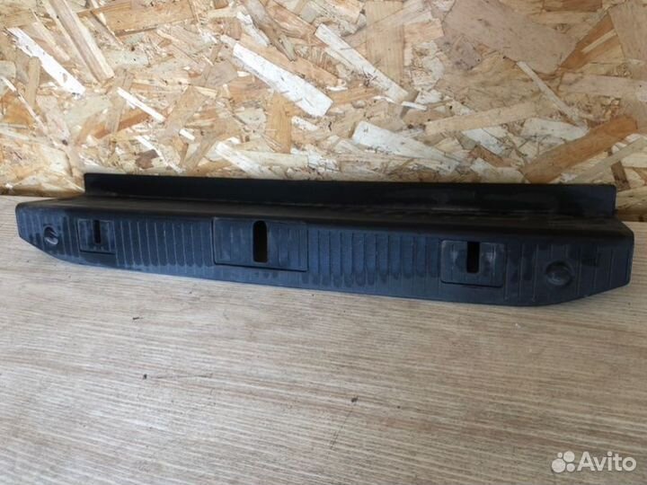 Накладка двери багажника задняя Mercedes-Benz