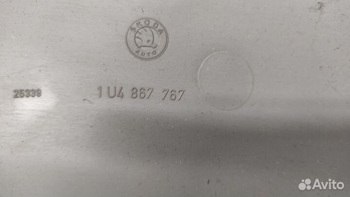 Обшивка стойки задняя левая Skoda Octavia тур