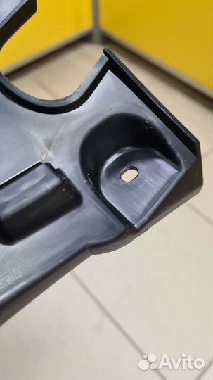 Дефлектор радиатора Правый верхний Ларгус FL