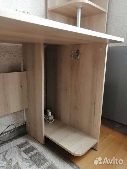 Письменный стол с пеналом