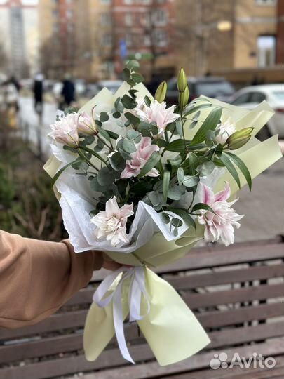 Букет из махровой лилии розовая лилия